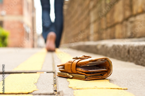 lost leather purce/wallet with money and cards