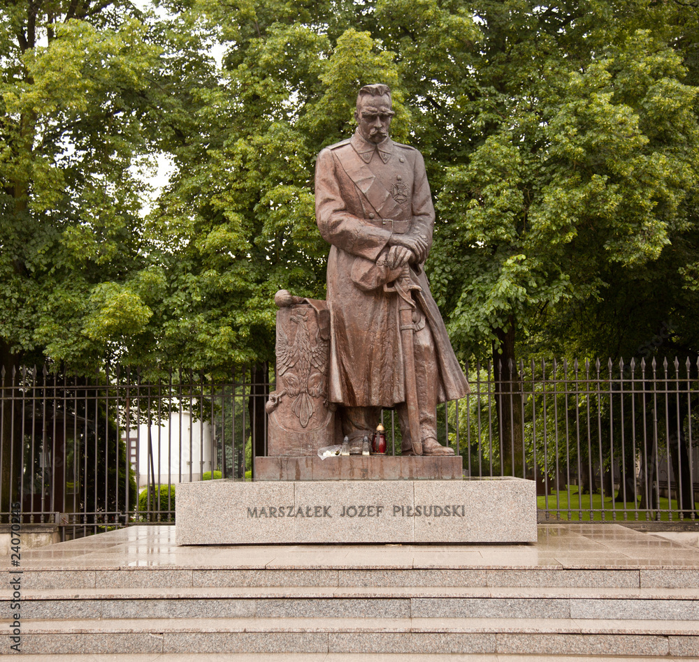 Fototapeta premium Statue of Pilsudski