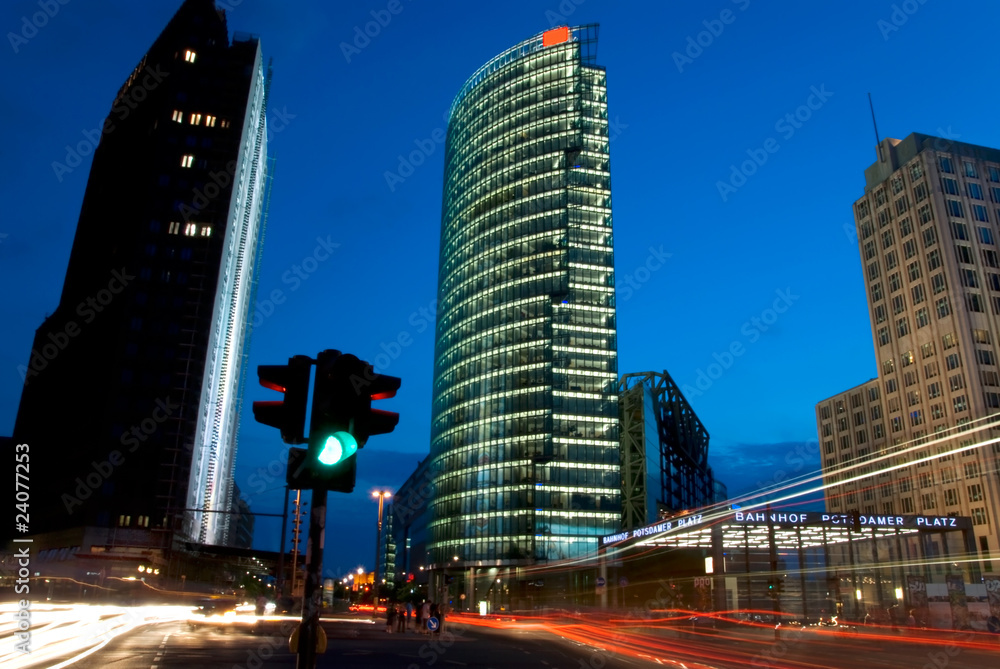 Obraz premium berlin potsdamer platz blue night