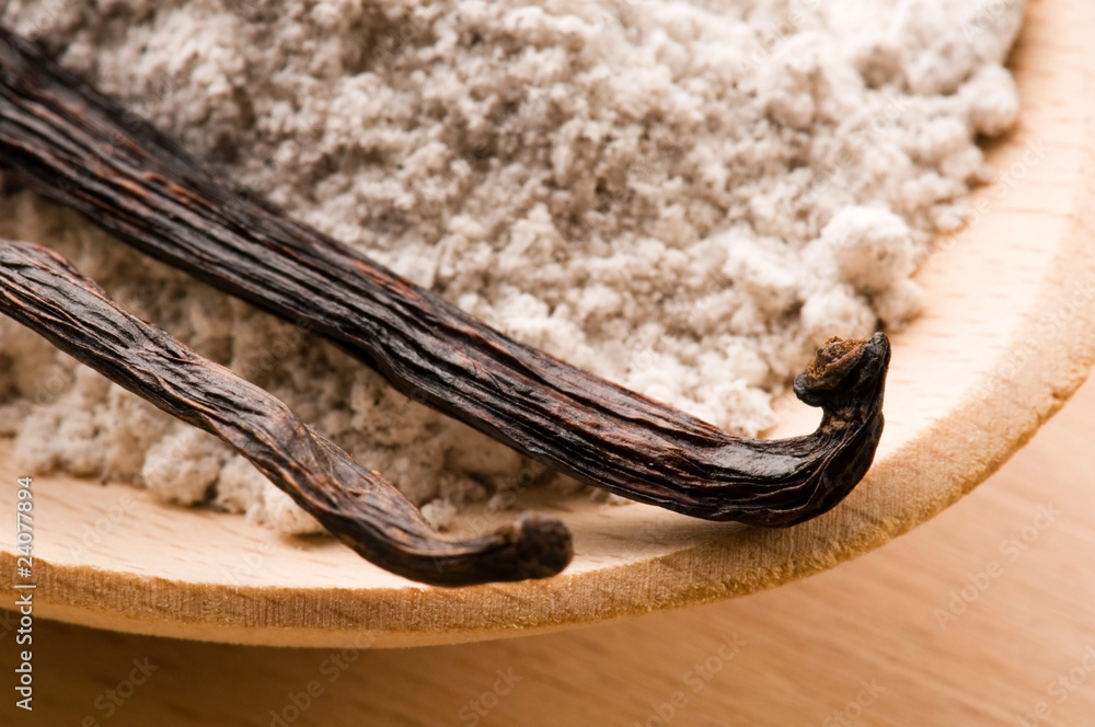 Fototapeta premium vanilla beans with aromatic sugar