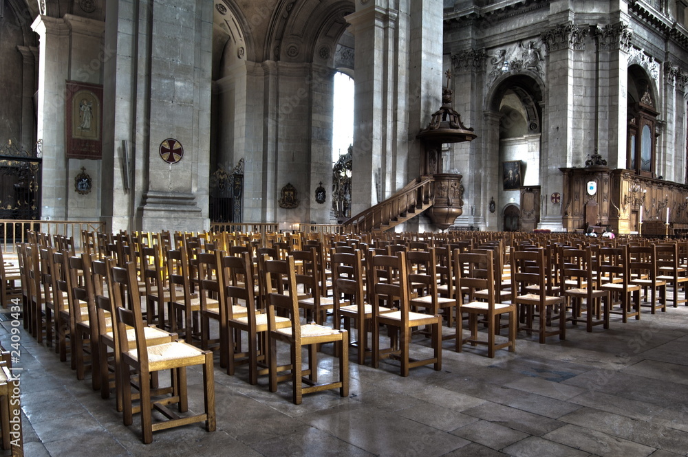 Fototapeta premium Nef de la Cathédrale de Nancy en HDR