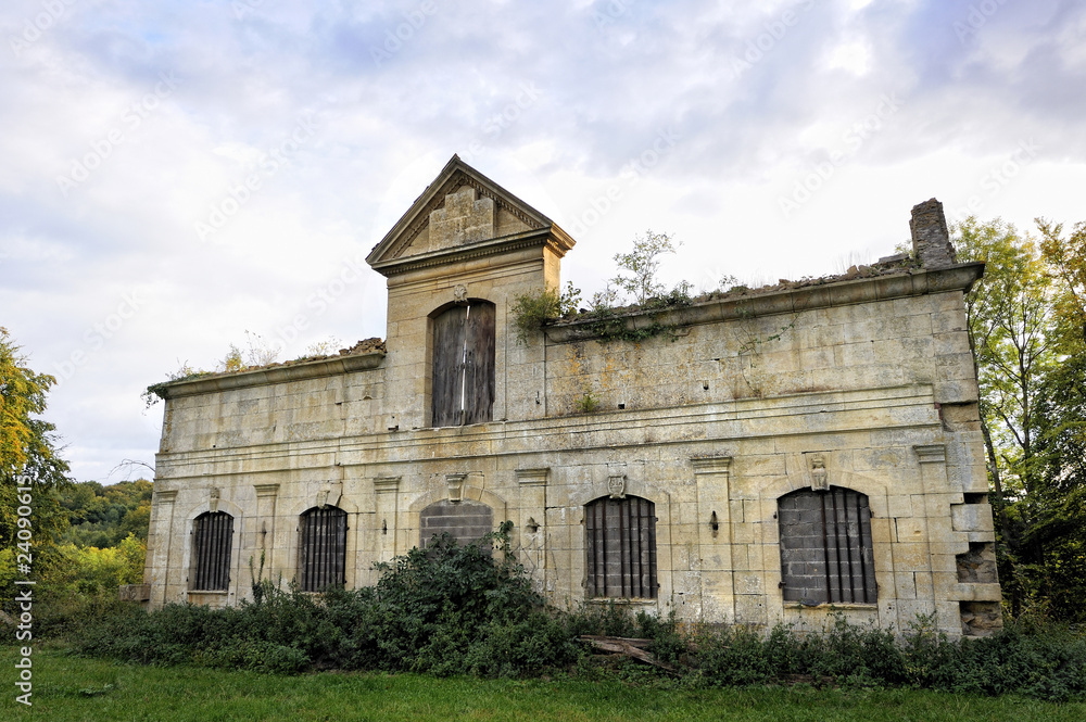 Chapelle abandonnée du Château d'Ottange