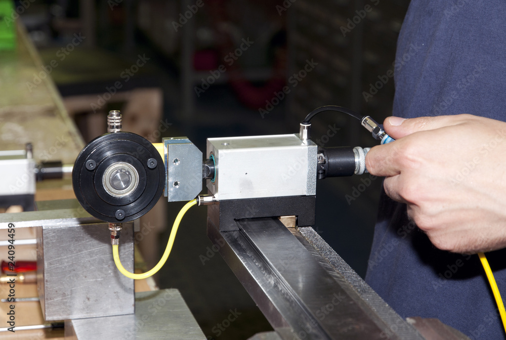Fototapeta premium Lavorazione meccanica di precisione