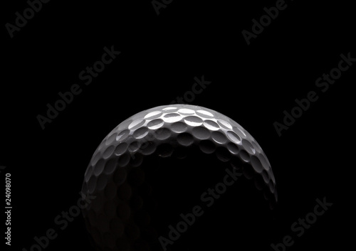 Valokuvatapetti golf ball on black