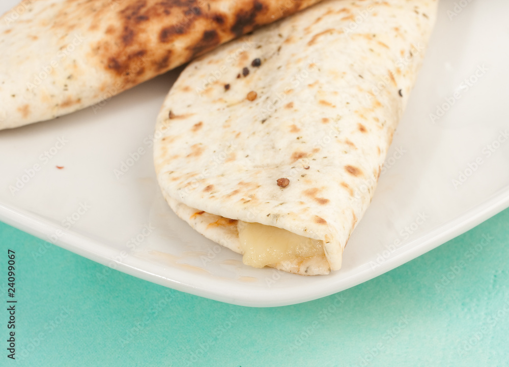 Mit Käse gefüllte Tortillias Mit Käse gefüllte Tortillias