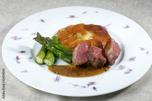 Mignon de Veau, asperges et pomme de terre