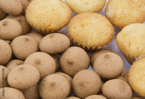 Desayuno de galletas y madalenas