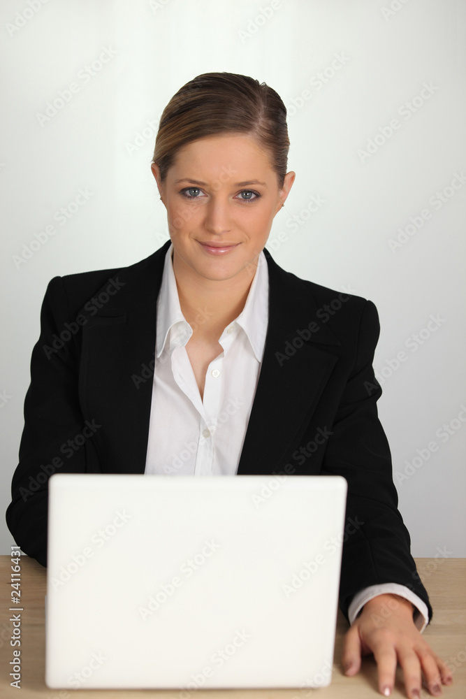 Portrait d'une jeune femme d'affaires Portrait d'une jeune femme d'affaires