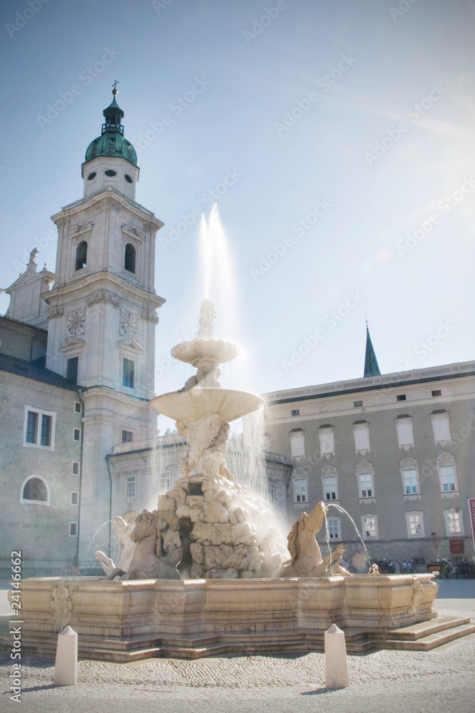 Obraz premium Brunnen am Residenzplatz, Salzburg