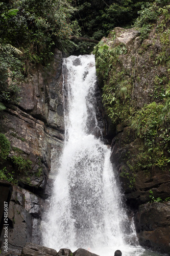 Wasserfall  La Mina  am Rio de la Mina im Regenwald