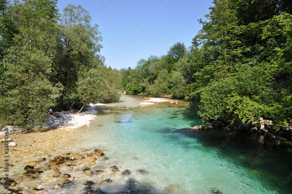 Rio del Parque Nacional de Triglav, Eslovenia.