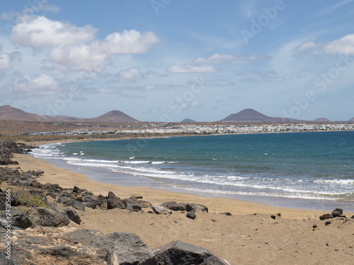 Blick nach Playa Honda mit Playa de Matagorda auf Lanzarote
