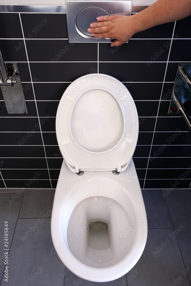 WC Toiltette mit offenem Deckel spülen Stock Photo | Adobe Stock