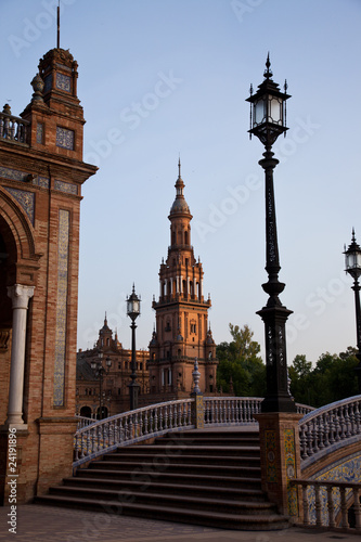 Puente y Torre Sur en la Plaza de España, Sevilla