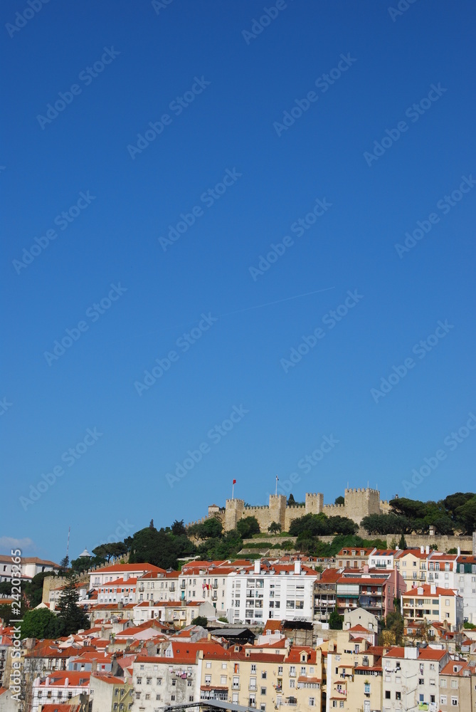 Fototapeta premium Lisbon cityscape with Sao Jorge Castle