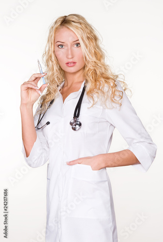 Young female doctor preparing to do the injection