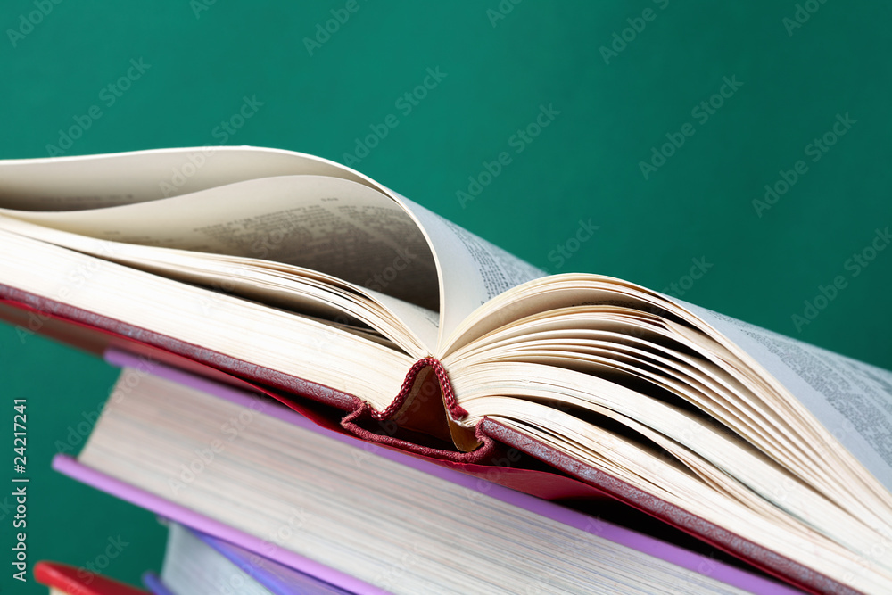 Naklejka premium Open book
