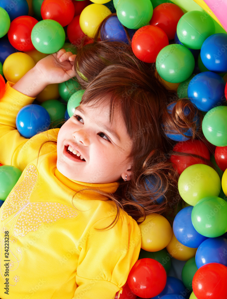 Obraz premium Happy child in group colourful ball.