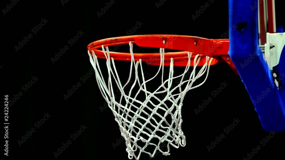 Pallone entra nel canestro Pallone entra nel canestro