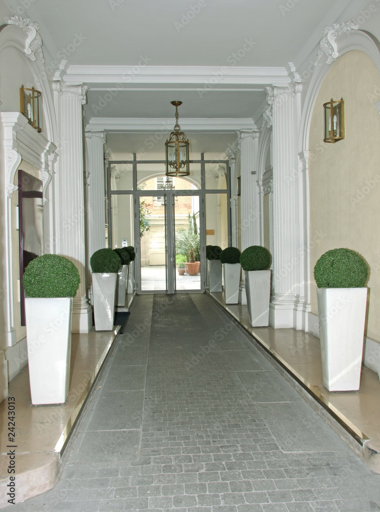 Naklejka premium hall d'entrée d'immeuble hausmannien