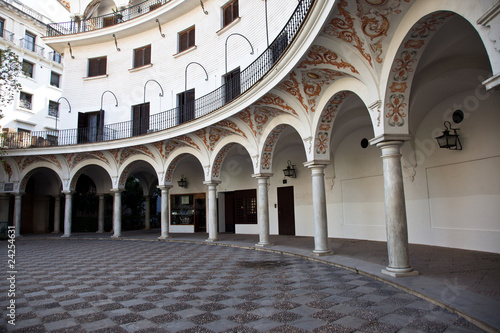 Plaza del Cabildo, Sevilla © Zai Aragon