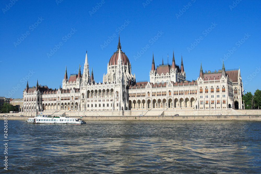 Fototapeta premium Budapest, the building of the Parliament