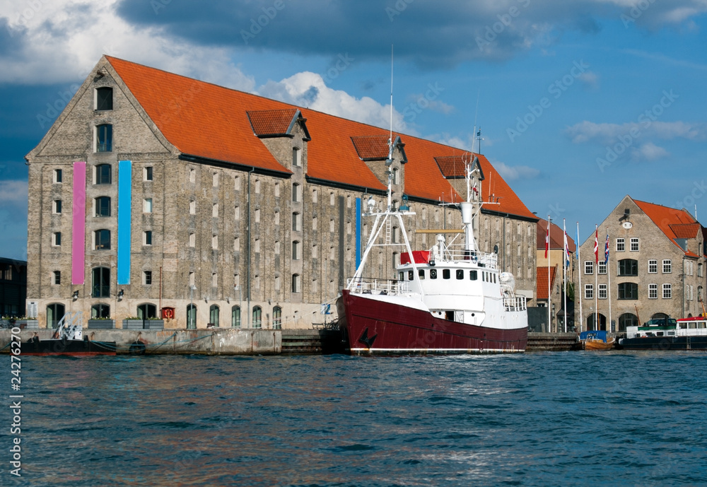 Obraz premium Copenhagen channel with boat, Denmark