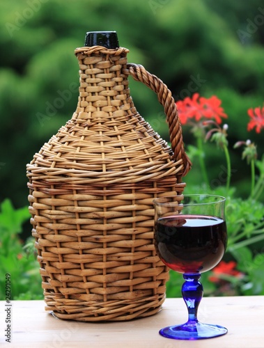 Fotografie Demijohn red wine