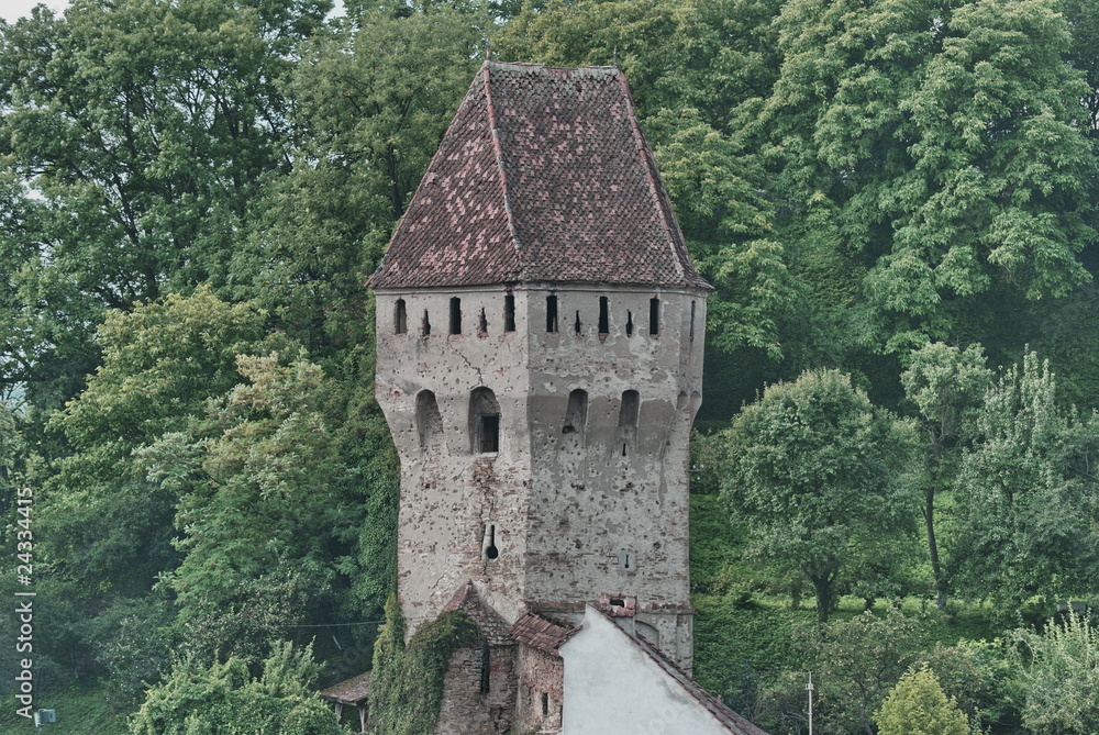torre di paese medievale