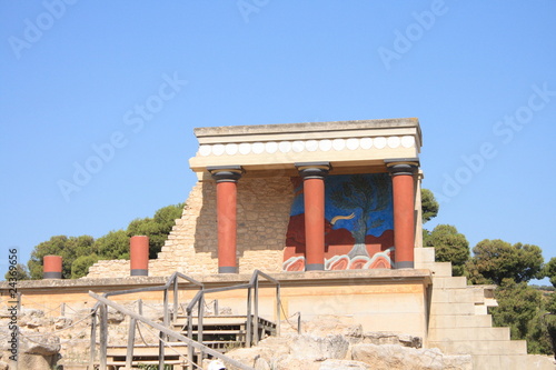 old palace ruins in Knossos © Alex White
