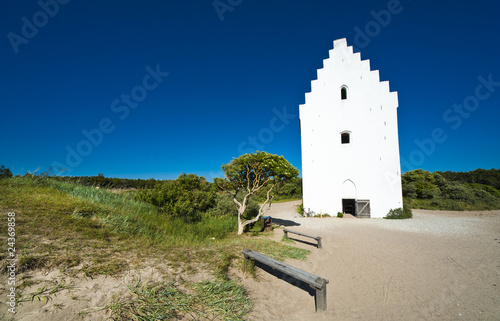 tilsandede kirke photo