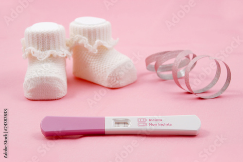 Test di gravidanza con scarpine