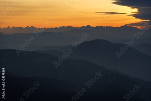 Amanecer en Aralar con Pirineos al fondo, Navarra