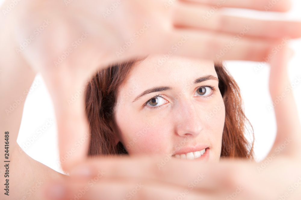 Obraz premium Woman showing framing hand gesture