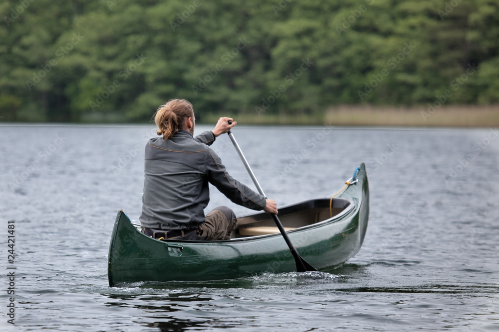 Kanu fahren in der Wildnis Deutschlands