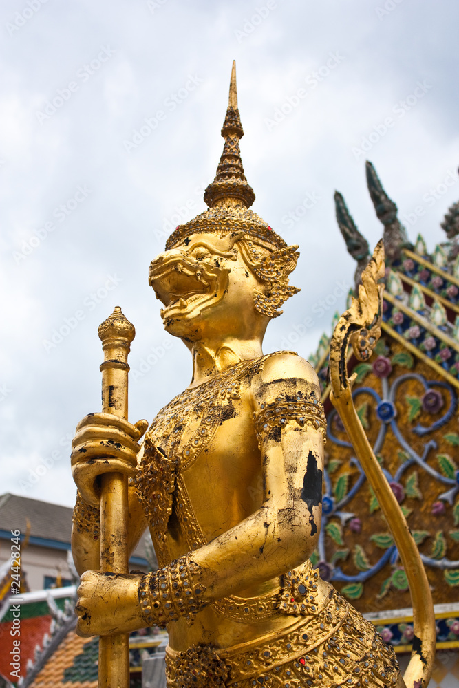 Fototapeta premium Golden Statue in Wat Phra Kaew