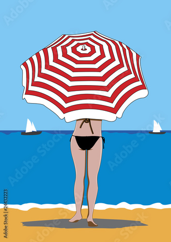 Mujer en bikini paseando en la playa con sombrilla