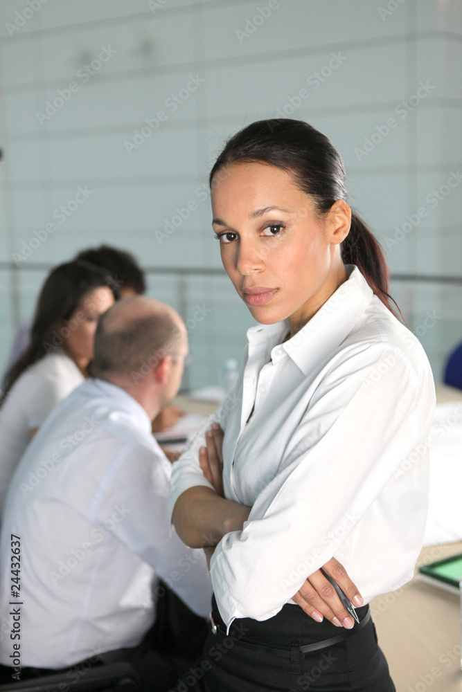 Portrait d'une jeune femme d'affaires Portrait d'une jeune femme d'affaires