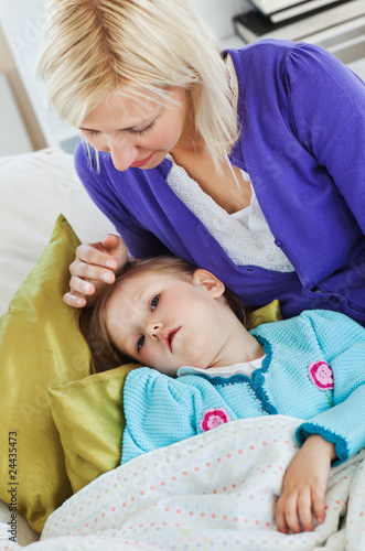 Quadro em tela Sick cute child lying on couch