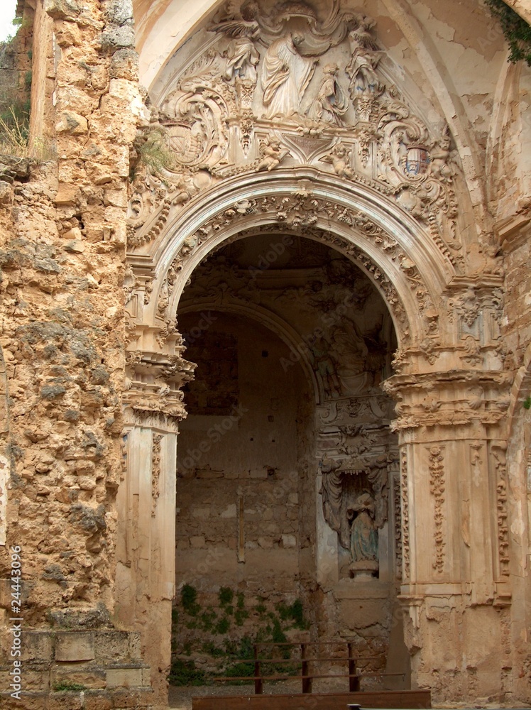 Ruinas en el Monasterio de Piedra