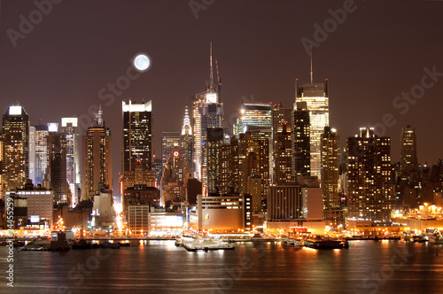 The Mid-town Manhattan Skyline © Gary
