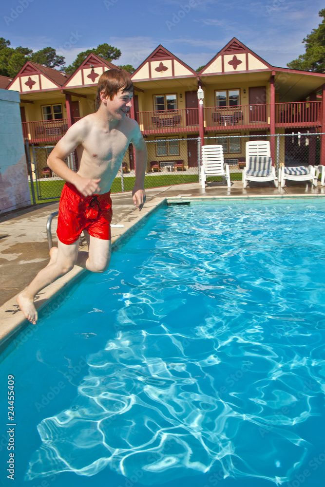 Naklejka premium boy is jumping into the pool