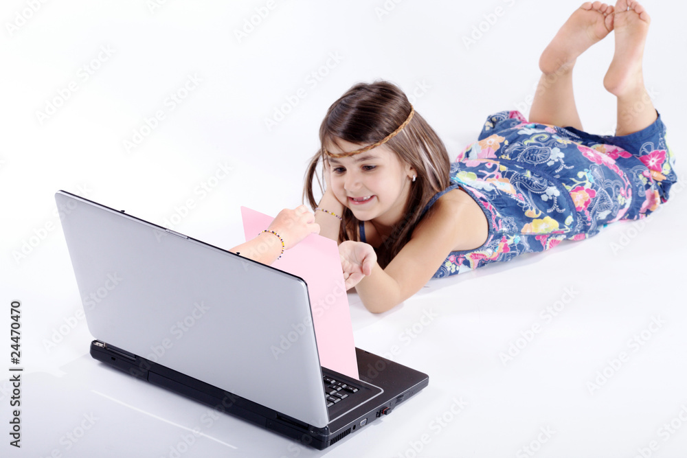 Mädchen mit Laptop Mädchen mit Laptop