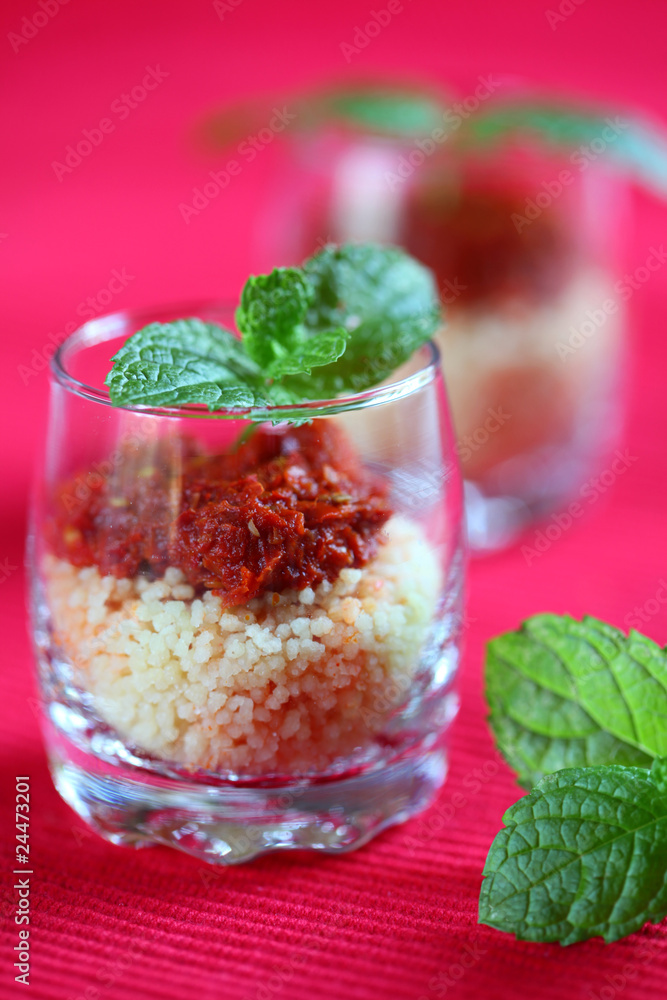 Mini verrine semoule tomate et menthe Mini verrine semoule tomate et menthe
