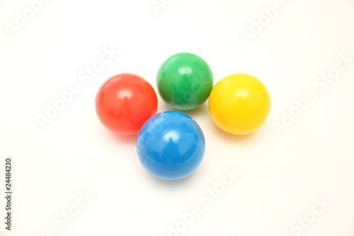 Quatre boules de couleur