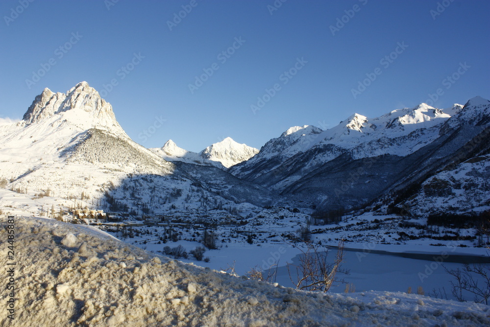 Foratata, montañas con nieve del Pirineo