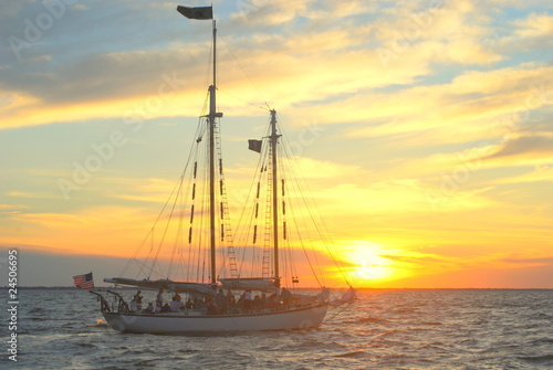 Cruising in at Sunset © Harry Lewkowicz