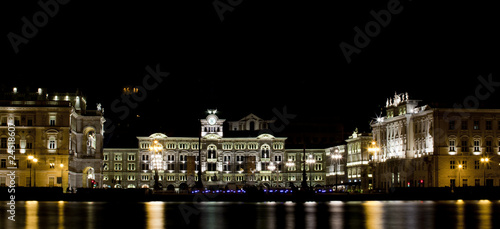 Piazza Unità d'Italia in notturno, Trieste