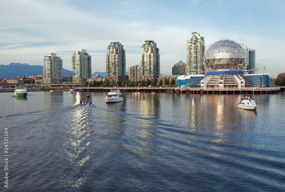 Naklejka premium Vancouver Science World skyline from the water of False Creek