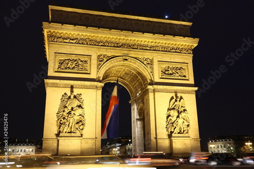 Arc in Paris Arc de triumph with french flag © F.C.G.